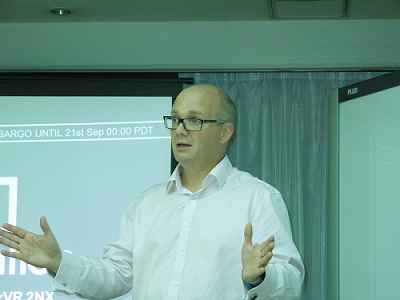 図1 Imagination Technologies PowerVR 担当DirectorのChris Longstaff