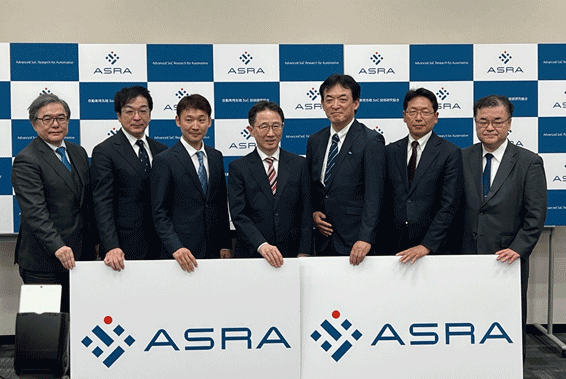 図1 ASRAの主要メンバー 中央がASRA理長の冕楫住、そのuり(から3人`)が専理の川原P章