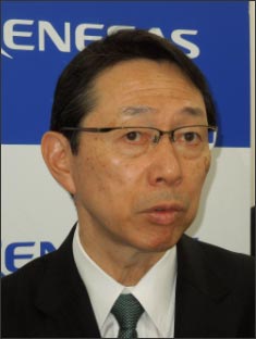図1 記v会見するルネサスの桂_社長