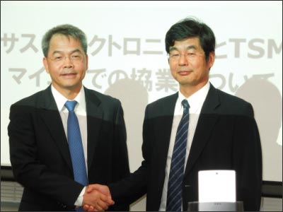 図1 ルネサス、TSMCと提携 TSMCのCheng-Ming Lin(左)とルネサスの岩元Pk()