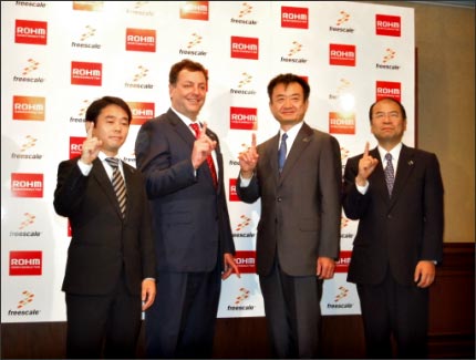 図1 OGT(One Great Team)というT味の1を指差す両チーム