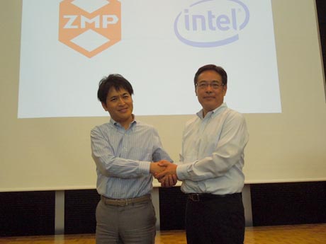 図1 ZMP代表D締役の谷口(左)とインテルD締役副社長の宗輝IL()