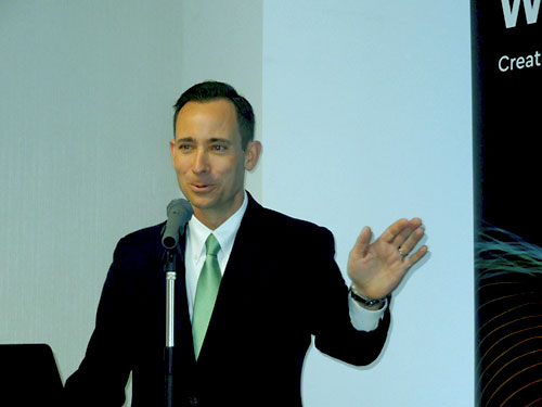 図1 Western Digital Automotive & Connected Solution靆マーケティングマネージャーのRussell Ruben
