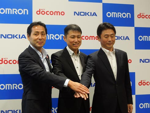 図1 (左から)NTTドコモ、Nokia、オムロンの社が合T