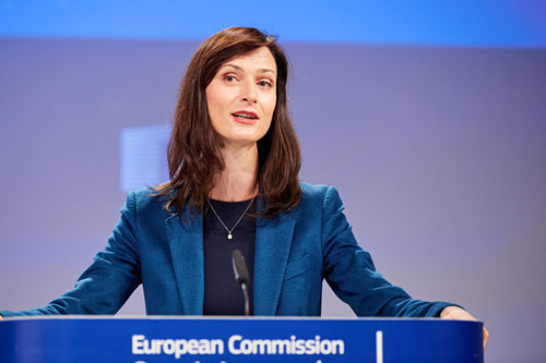 図1 ECのイノベーション・研|・文化・教育・{vを担当するコミッショナーMariya Gabriel(hu━) 出Z:European Union