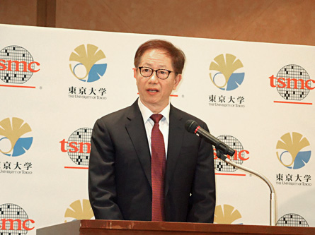 図5 TSMC会長のMark Liu 東Bj(lu┛)学との提携で来日した時の^真