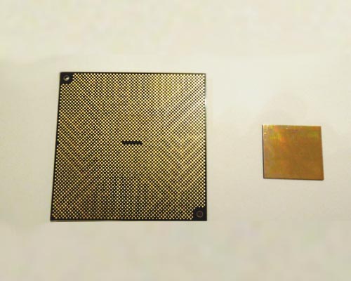 図1 Power 9のパッケージ裏C(左)とチップ() チップの1辺は2cmZい