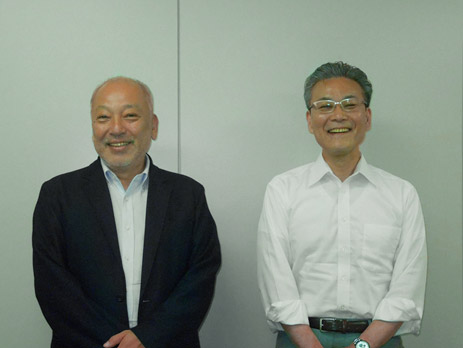 図1 モーデック代表D締役社長の嶌憲()と本垰秀昭(左)