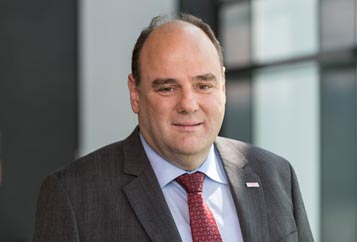 図1 Bosch Sensortec社CEOのStefan Finkbeiner(hu━)