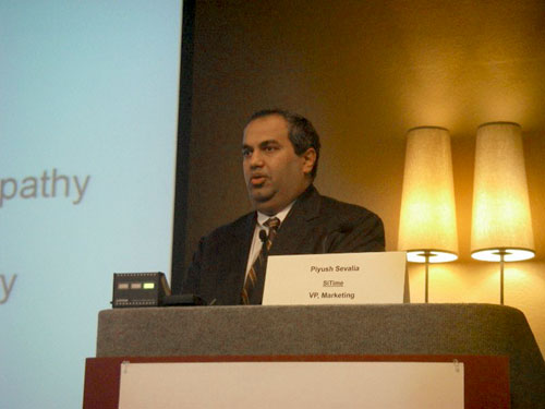 図1 SiTimeマーケティング担当Executive VPの Piyush Sevalia ^真は2011Qに筆v撮影