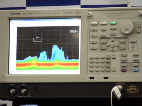 図1 26.5GHzの信、魃R定できる500万のTektronixリアルタイムスペアナ