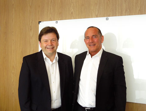 図1 英Ilika社セールス担当VPのEmmanuel Till-Vattier(左)とCSOのBrian Hayden()